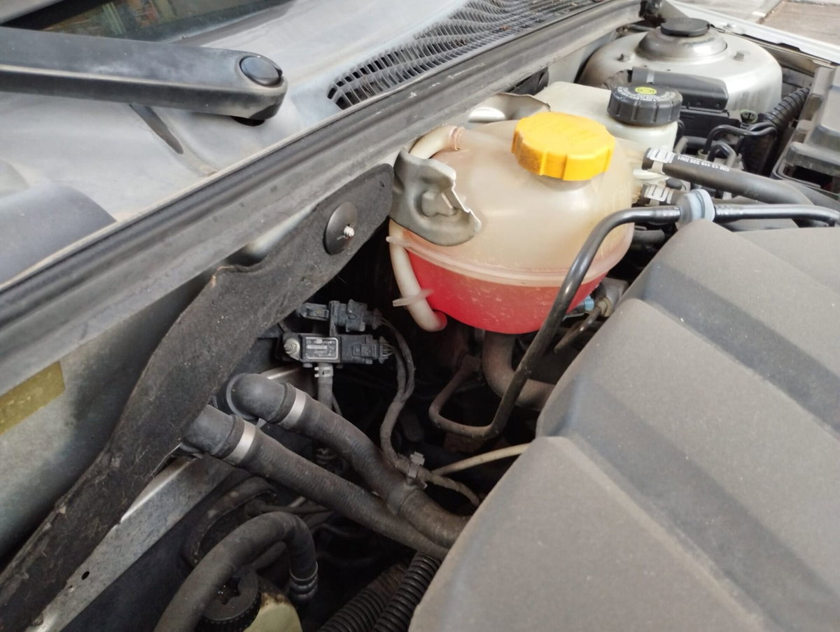 Saab 9-3 Station Wagon 1.9 TiD DPF Vector (15)