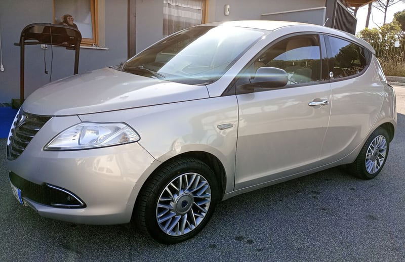 Lancia Ypsilon 1.2 69 CV 5 porte GPL Ecochic Platinum