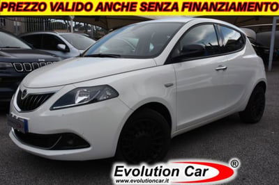Lancia Ypsilon 1.0 FireFly 5 porte S&S Hybrid Silver Plus usata
