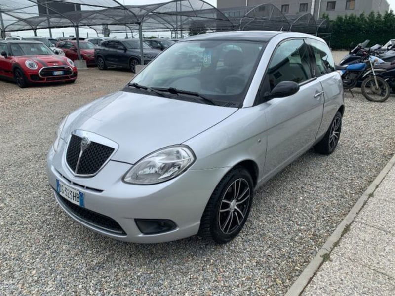 Lancia Ypsilon 1.3 MJT 75 CV New Oro