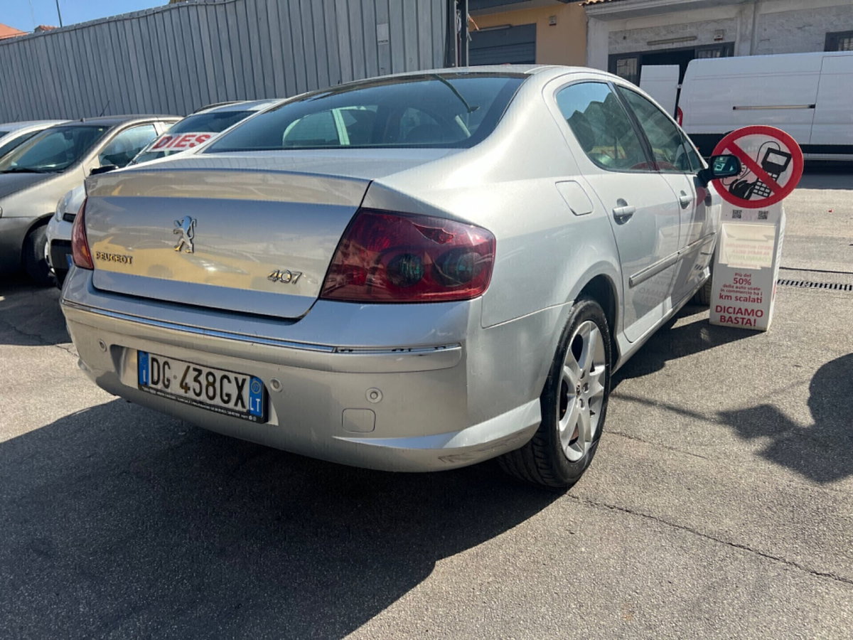 Peugeot 407 Coupé 2.2 Tecno (2)