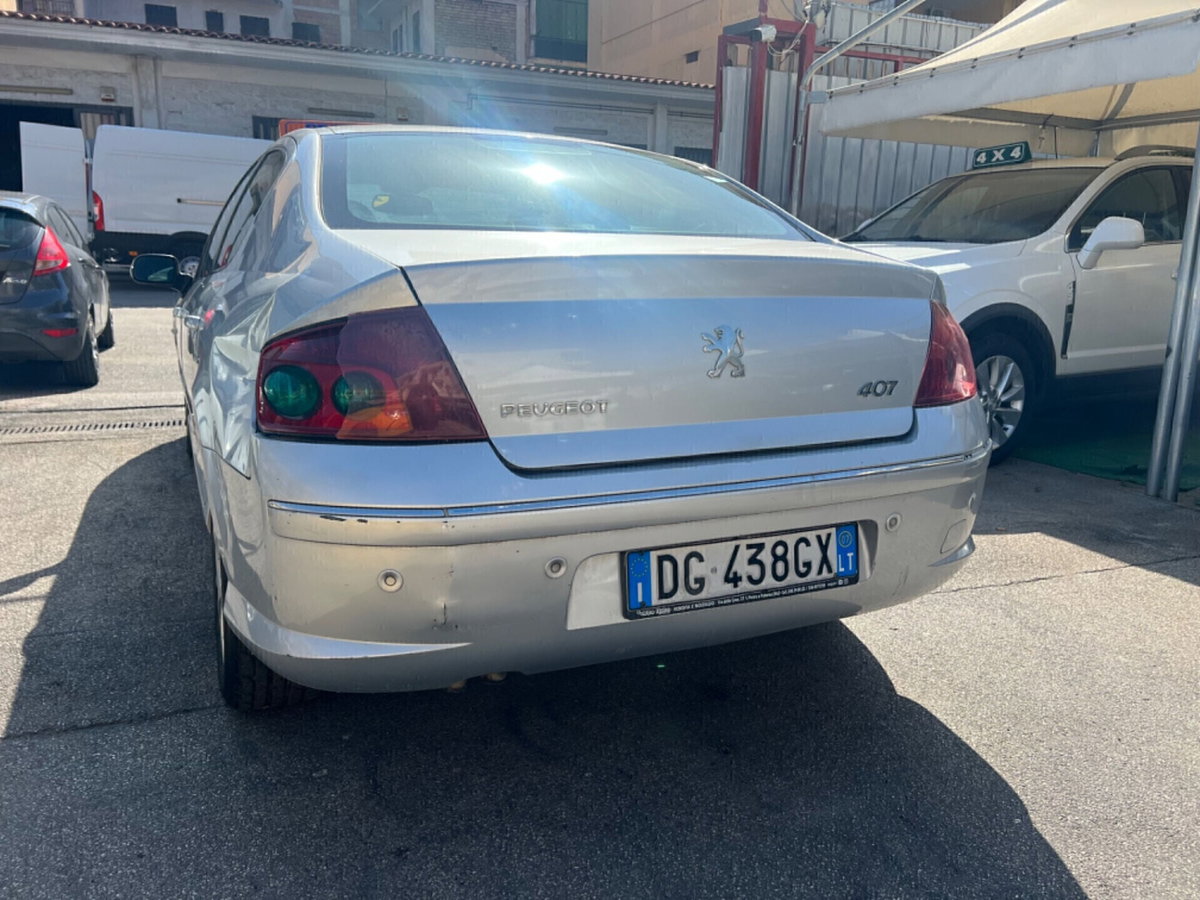 Peugeot 407 Coupé 2.2 Tecno (4)
