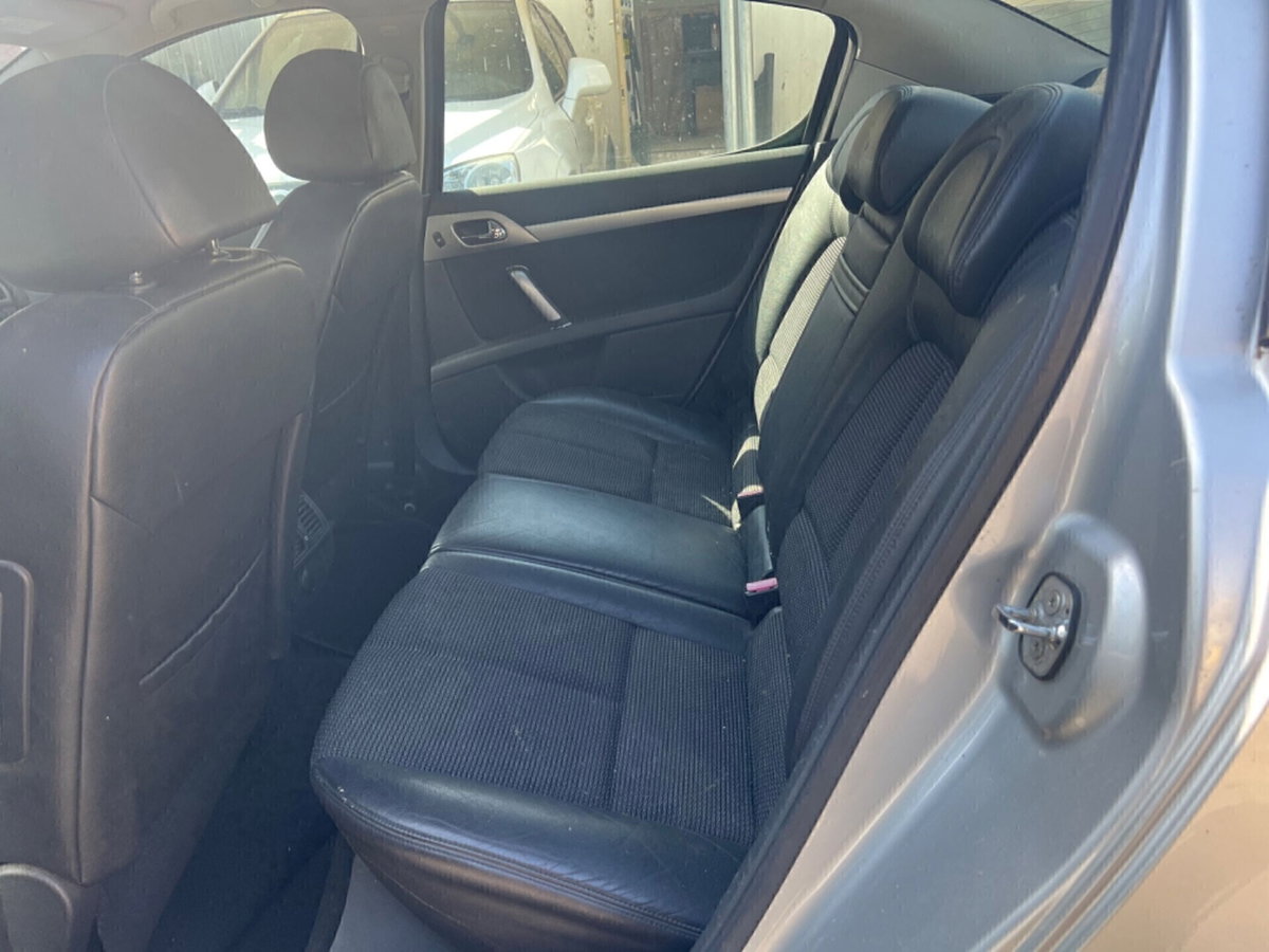 Peugeot 407 Coupé 2.2 Tecno (7)