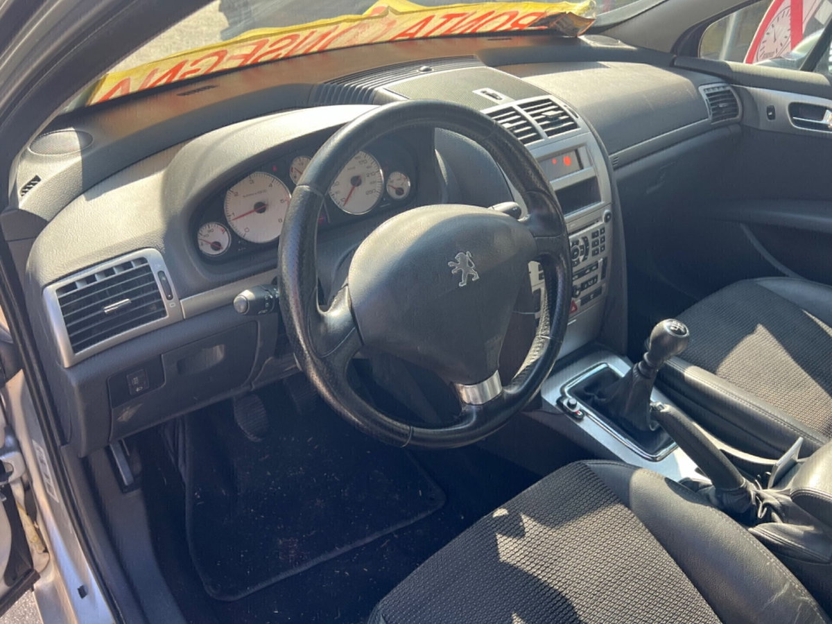 Peugeot 407 Coupé 2.2 Tecno (9)