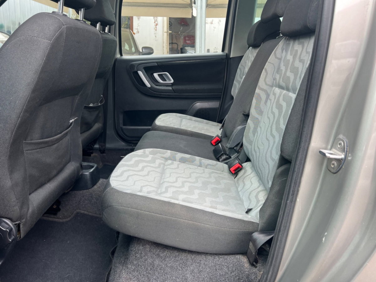 Skoda Roomster 12V 70CV Style (7)