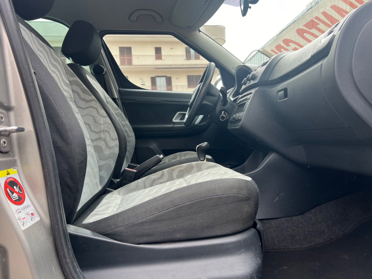 Skoda Roomster 12V 70CV Style (8)
