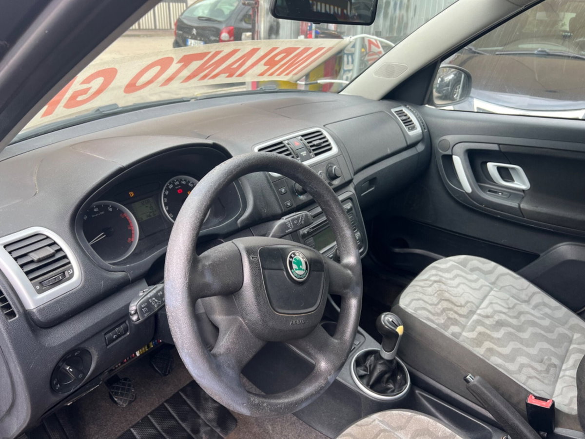 Skoda Roomster 12V 70CV Style (9)