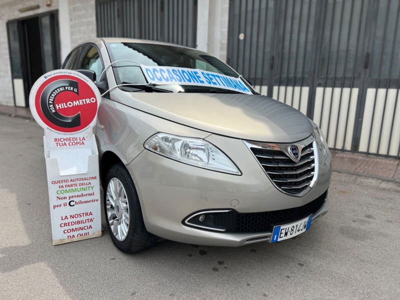 Lancia Ypsilon 0.9 TwinAir 85 CV 5 porte Metano Ecochic Elle