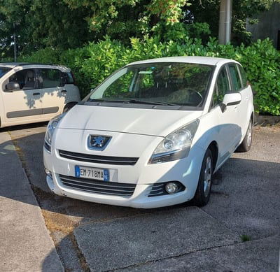 Peugeot 5008 1.6 HDi 112CV Allure usata