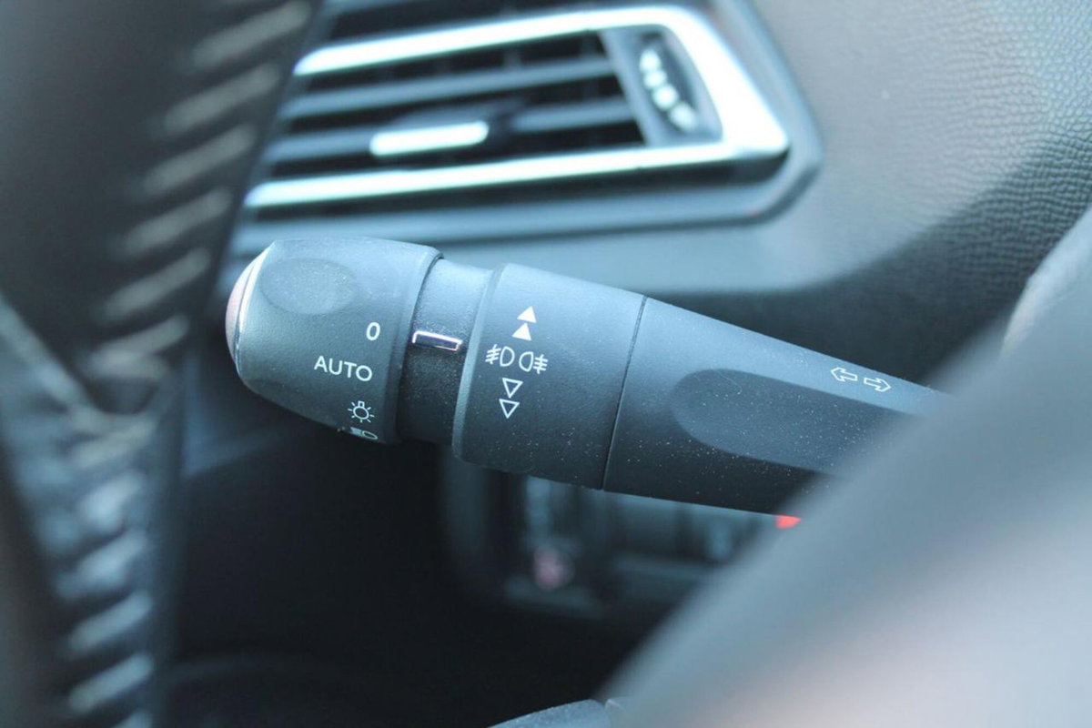 Peugeot 308 SW BlueHDi 130 S&S Business (14)
