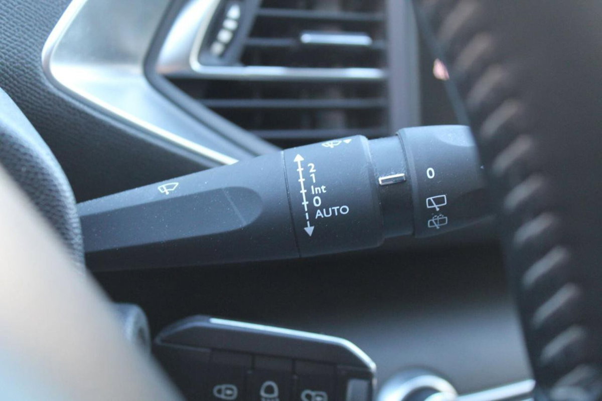 Peugeot 308 SW BlueHDi 130 S&S Business (15)