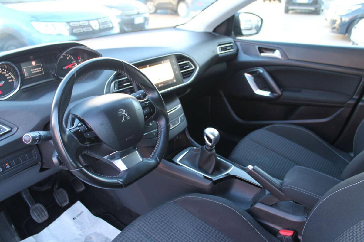 Peugeot 308 SW BlueHDi 130 S&S Business (7)