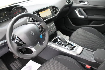 Peugeot 308 BlueHDi 130 S&S EAT8 Active Business (10)