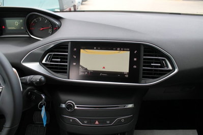Peugeot 308 BlueHDi 130 S&S EAT8 Active Business (9)