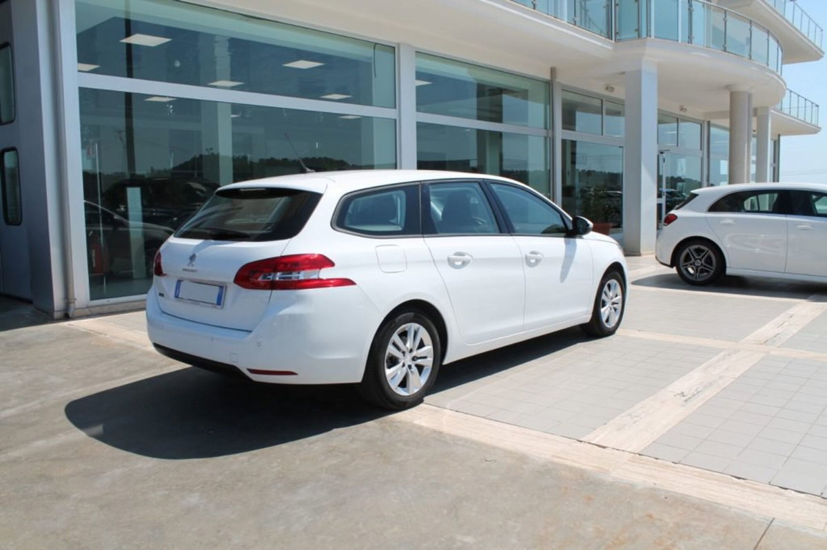 Peugeot 308 SW BlueHDi 130 S&S EAT8 Active Business (4)