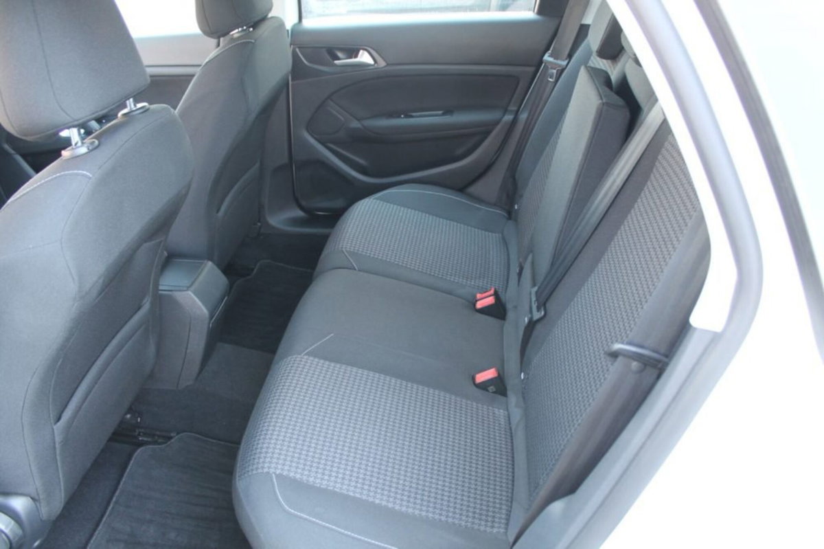 Peugeot 308 SW BlueHDi 130 S&S EAT8 Active Business (9)