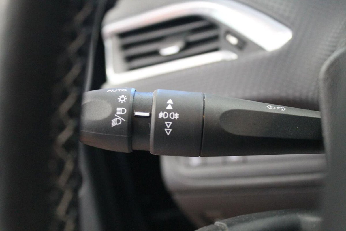 Peugeot 2008 120 S&S Allure (13)