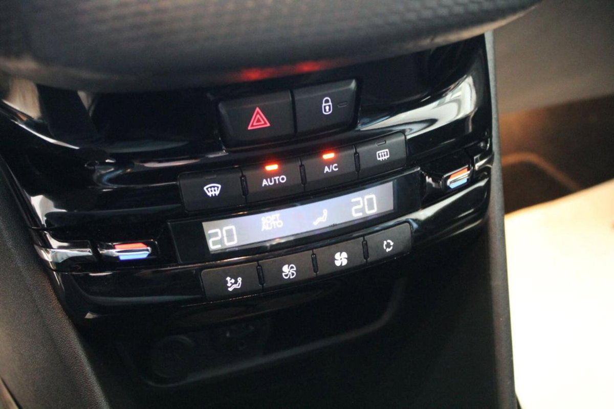 Peugeot 2008 120 S&S Allure (16)