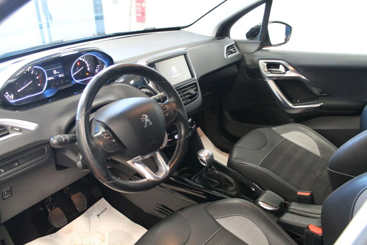 Peugeot 2008 120 S&S Allure (7)