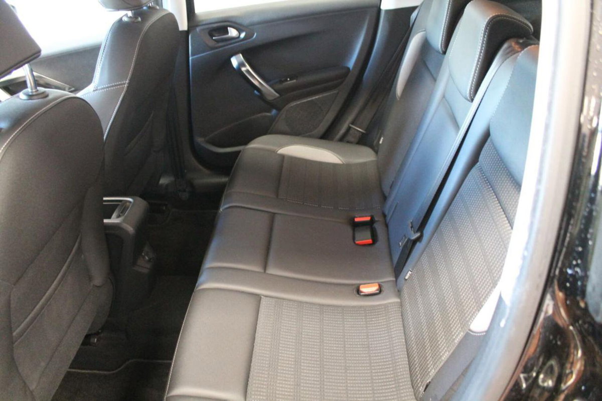 Peugeot 2008 120 S&S Allure (9)