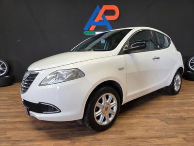 Lancia Ypsilon 0.9 TwinAir 85 CV 5 porte Metano Ecochic Silver usata