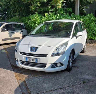 Peugeot 5008 1.6 HDi 112CV Allure usata