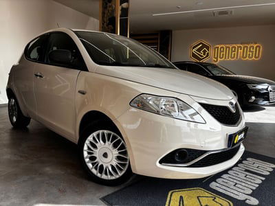 Lancia Ypsilon 1.3 MJT 16V 95 CV 5 porte S&S Silver usata