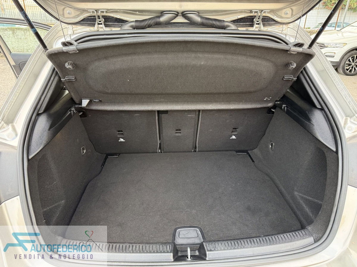 Mercedes-Benz Classe A Sedan 180 d Automatic 4p. Sport (17)