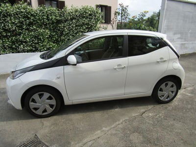 Toyota Aygo 1.0 VVT-i 69 CV 5 porte x-cool MMT usata