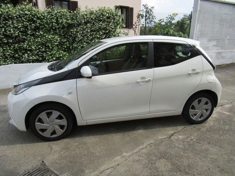 Toyota Aygo 1.0 VVT-i 69 CV 5 porte x-cool MMT
