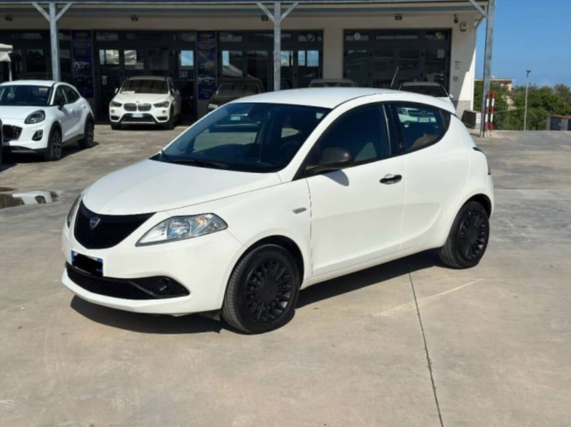 Lancia Ypsilon 1.0 FireFly 5 porte S&S Hybrid Ecochic Silver