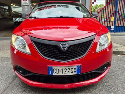Lancia Ypsilon 1.0 FireFly 5 porte S&S Hybrid Ecochic Silver usata
