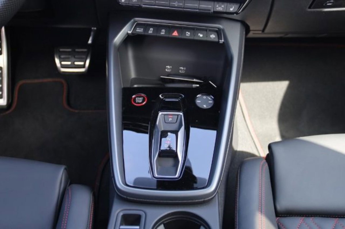 Audi S3 Sportback 2.0 tfsi Sport Attitude quattro s-tronic (11)