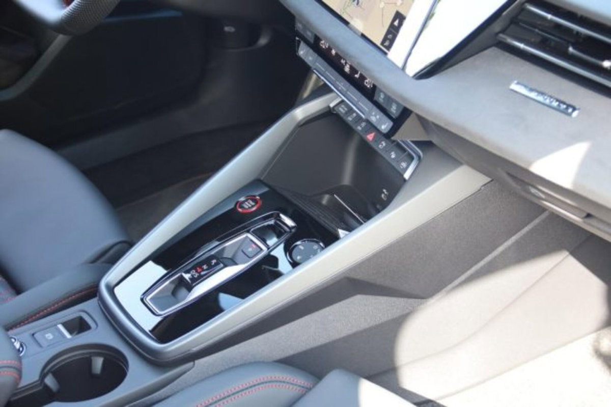 Audi S3 Sportback 2.0 tfsi Sport Attitude quattro s-tronic (12)