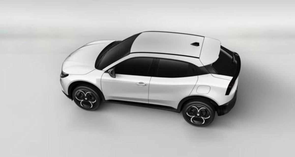 Alfa Romeo Junior 1.2 ibrida Q4 Ti 145cv edct6 (3)