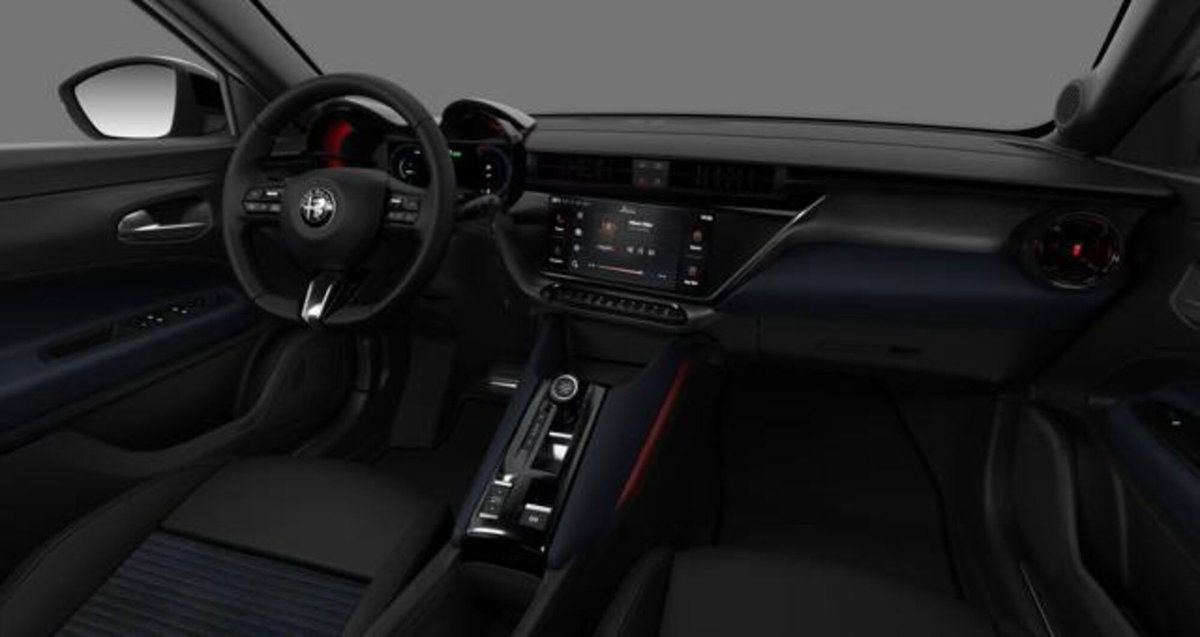 Alfa Romeo Junior 1.2 ibrida Q4 Ti 145cv edct6 (7)