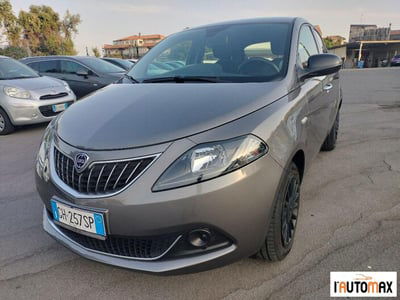 Lancia Ypsilon 1.0 FireFly 5 porte S&S Hybrid Silver Plus usata
