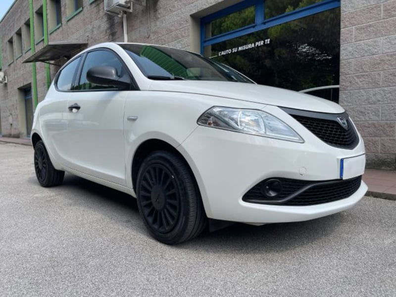 Lancia Ypsilon 1.0 FireFly 5 porte S&S Hybrid Gold Plus