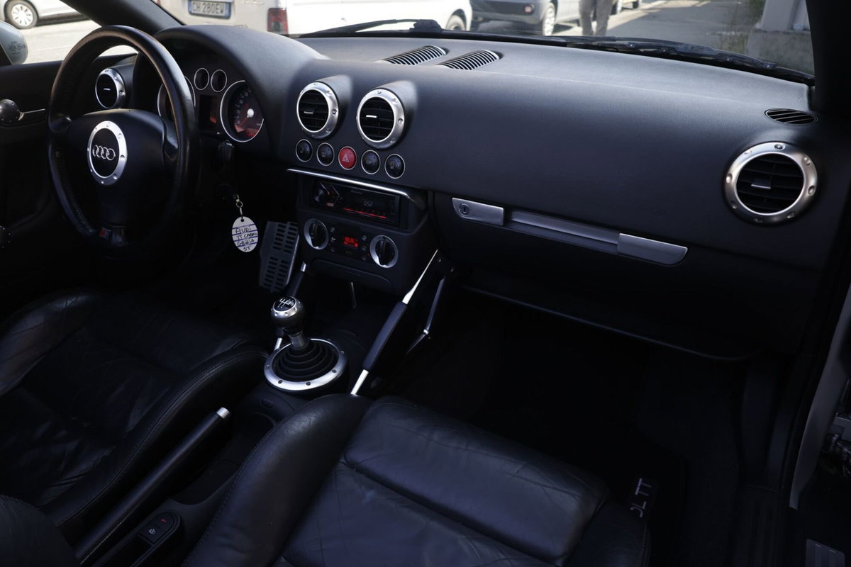 Audi TT Cabrio 1.8 TFSI (2)