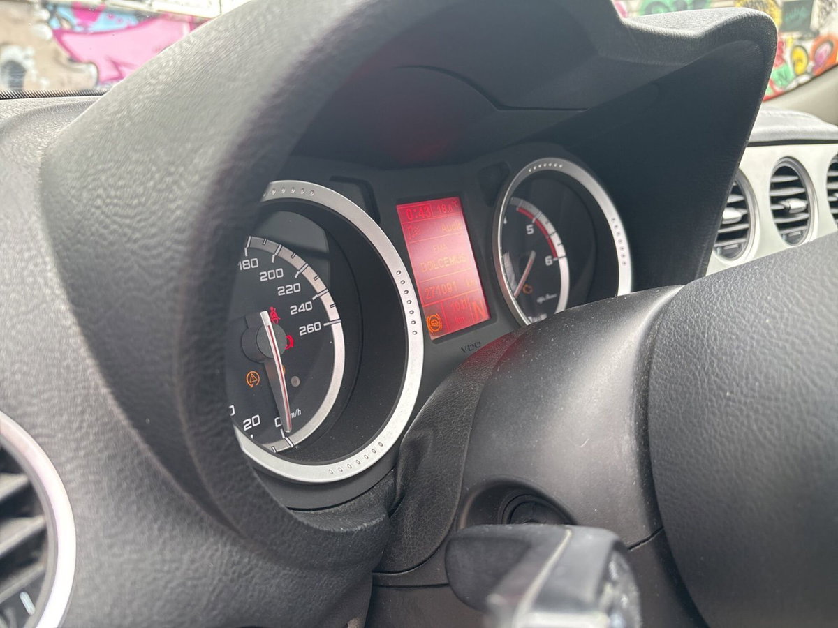 Alfa Romeo 159 SportWagon 1.9 JTDm 150CV Sportwagon Distinctive Q-Tronic (12)