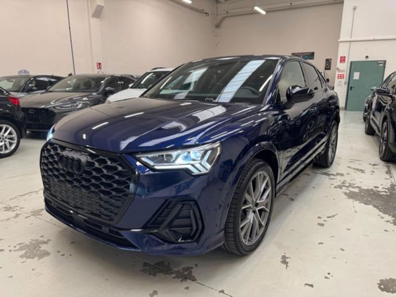 Audi Q3 Sportback 35 2.0 tdi Identity Black s-tronic