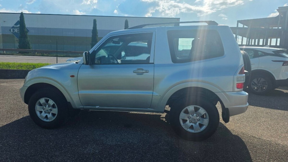 Mitsubishi Pajero 3.2 16V DI-D 3p. GLX (2)