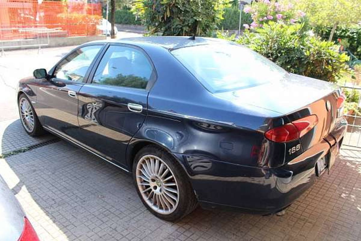 Alfa Romeo 166 2.4 JTD M-JET 20V cat Distinctive (2)