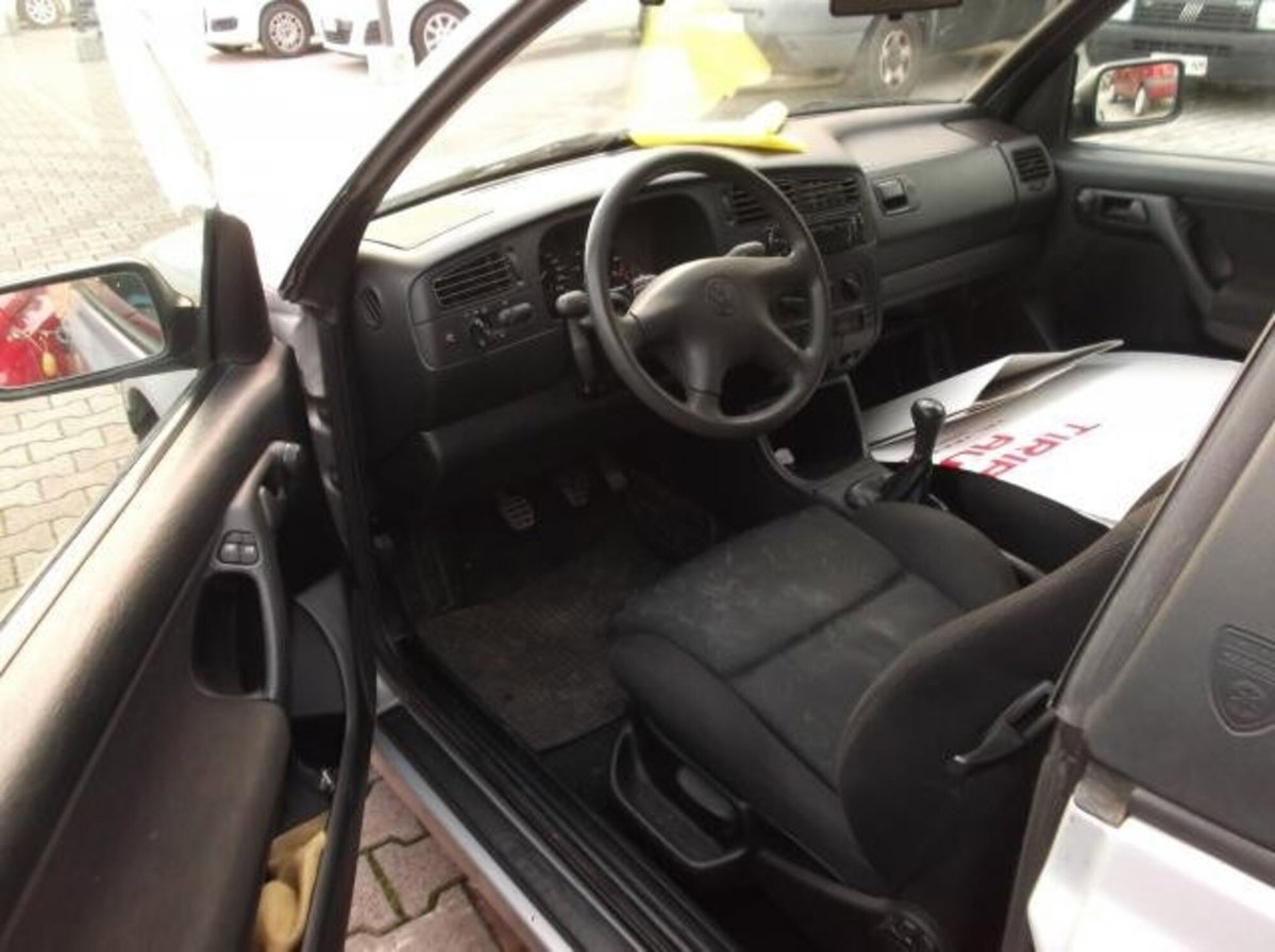 Volkswagen Golf Cabrio 1.6 cat Sport (3)