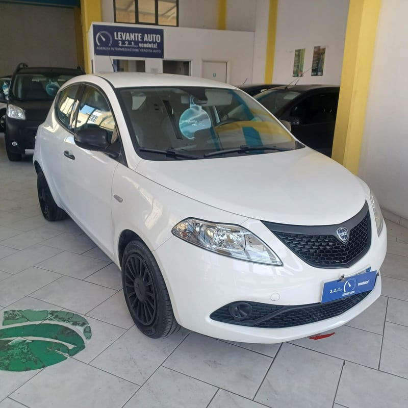 Lancia Ypsilon 1.2 69 CV 5 porte Elefantino Blu