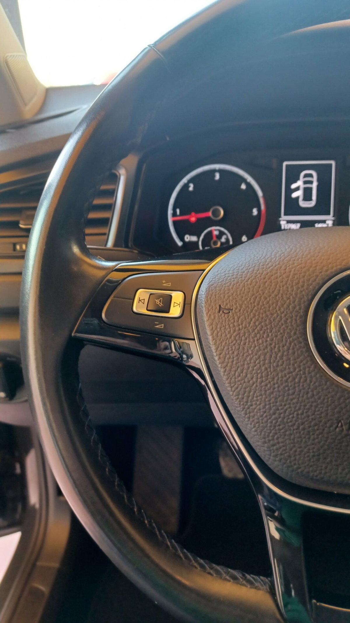 Volkswagen T-Roc 1.6 TDI SCR Advanced BlueMotion Technology (16)