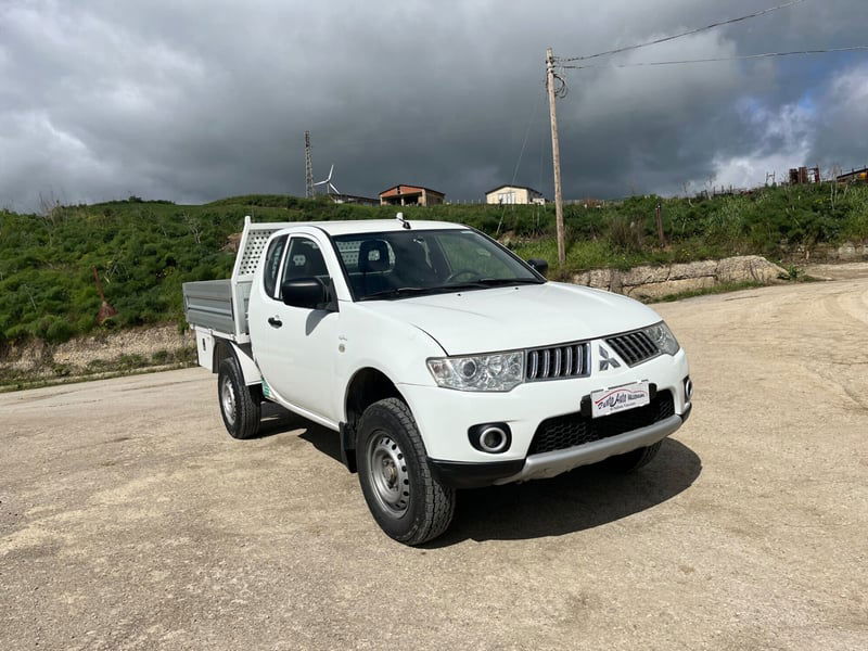 Mitsubishi L200 2.5 DI-D Club Cab Invite