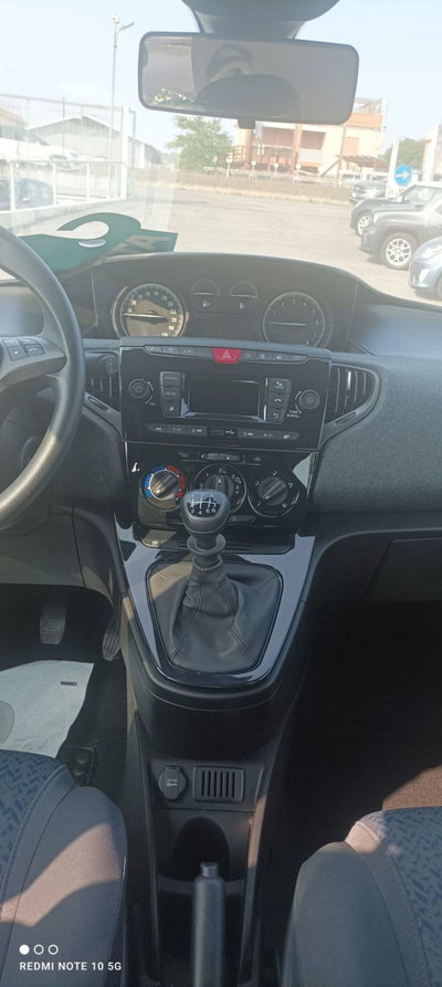 Lancia Ypsilon 1.0 FireFly 5 porte S&S Hybrid Silver Plus (9)