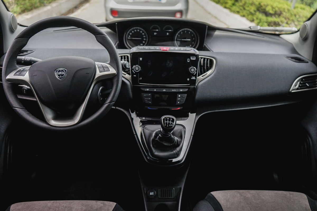 Lancia Ypsilon 1.0 FireFly 5 porte S&S Hybrid Gold Plus (11)