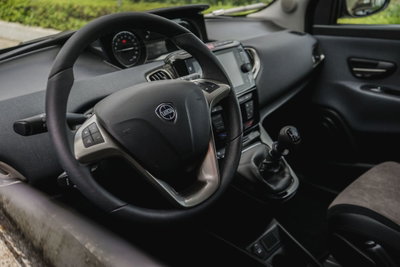 Lancia Ypsilon 1.0 FireFly 5 porte S&S Hybrid Gold Plus (8)